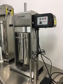 Pionowa elektryczna zmotoryzowana nadziewarka do kiełbasy Komercyjna przemysłowa pojemność 30LB